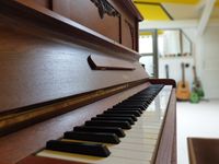 Klavier für den Klavierunterricht in der Praxis für Musiktherapie Brit Gardemeier