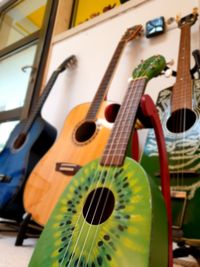 Gitarren in der Praxis für Musiktherapie Brit Gardemeier in Hamburg